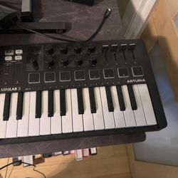 Arturia Mini Lab 3 MIDI Controller 