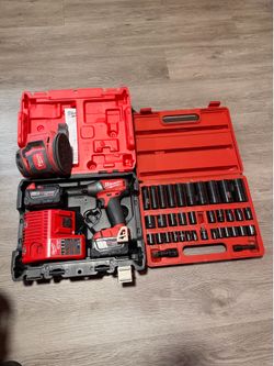Milwaukee 1/2” impact wrench bundle