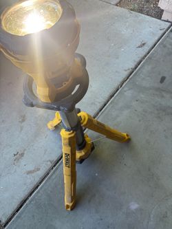 Dewalt portable light tower