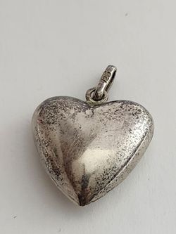 Sterling Silver .925 Puffy Heart Pendant  / 6.1 grams