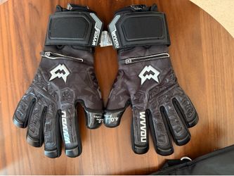 Soccer goalie gloves