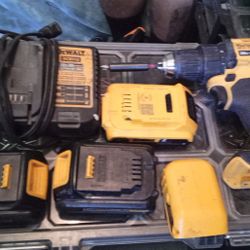 DeWalt Atomic 20v Drill w/Charger + 3 Batteries And USB Power Source