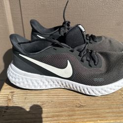 Woman’s Nike Sneakers. Size 9.5