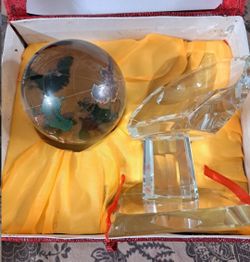 Vtg Lead crystal hand & world Glove.