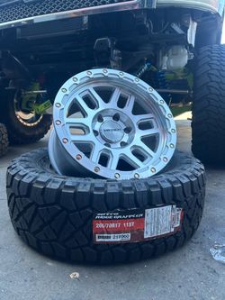265/70R17 Nitto Ridge Grappler & 17’ Mayhem Machined Finsh