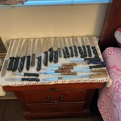 31 Pieces Of Kitchen Knives Different Sizes $1 Each