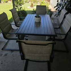 PATIO  SET  7  PIECES.
