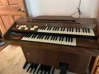 Older Hammond organ