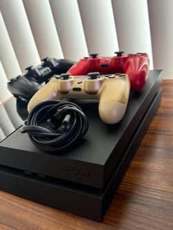 Sony PS4 Console with 3 Controllers and Cable