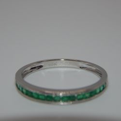 10k White Gold Emerald Band 