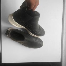 Nike Black Athlete Shoes – Great Condition