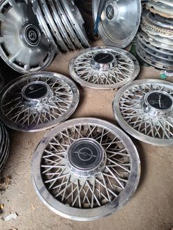 14" Ford Thunderbird Spoke Hubcap Set