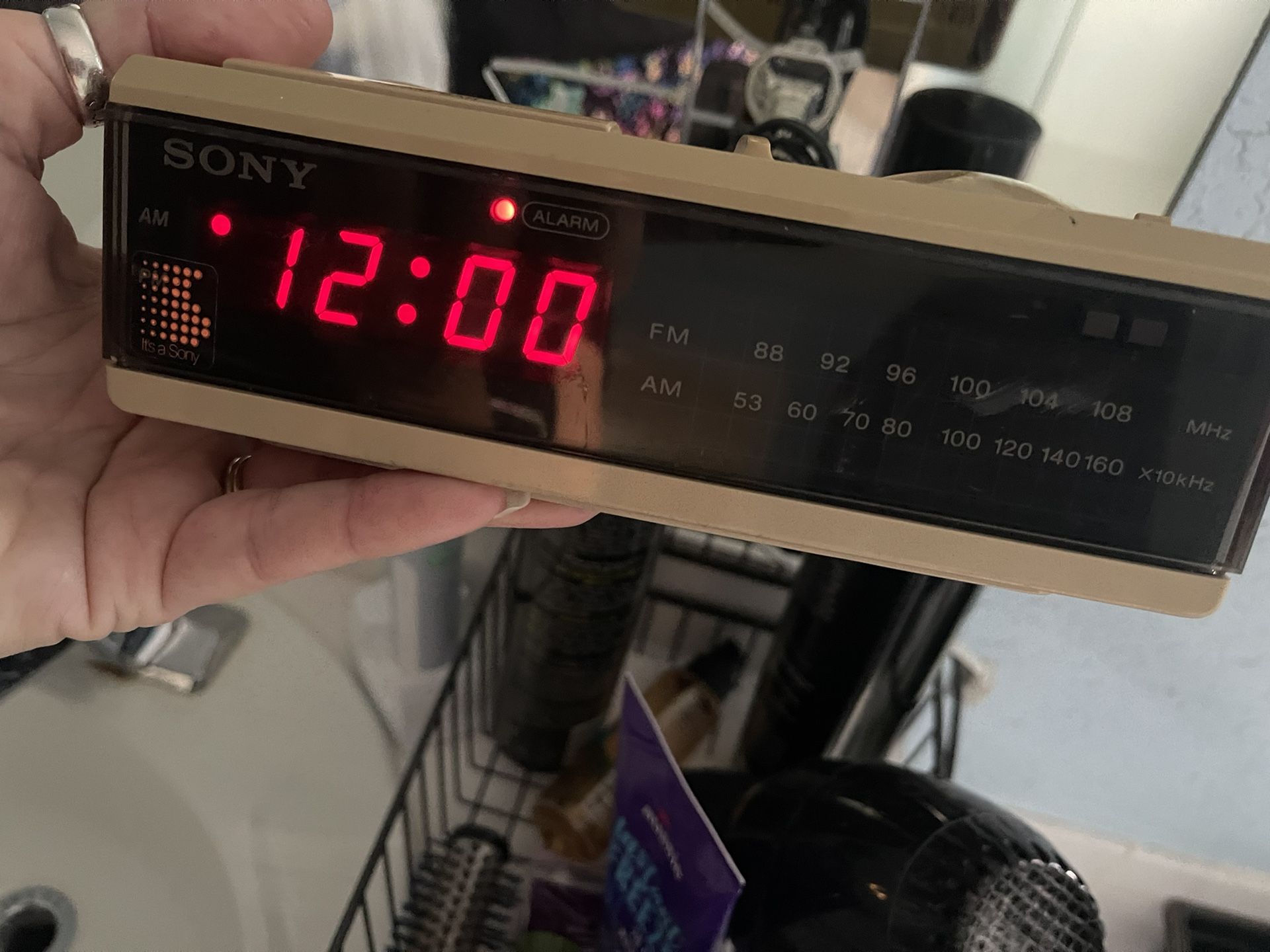 VINTAGE Sony Dream Machine Alarm Clock Radio AM FM Digital ICF-C3W Tan Beige