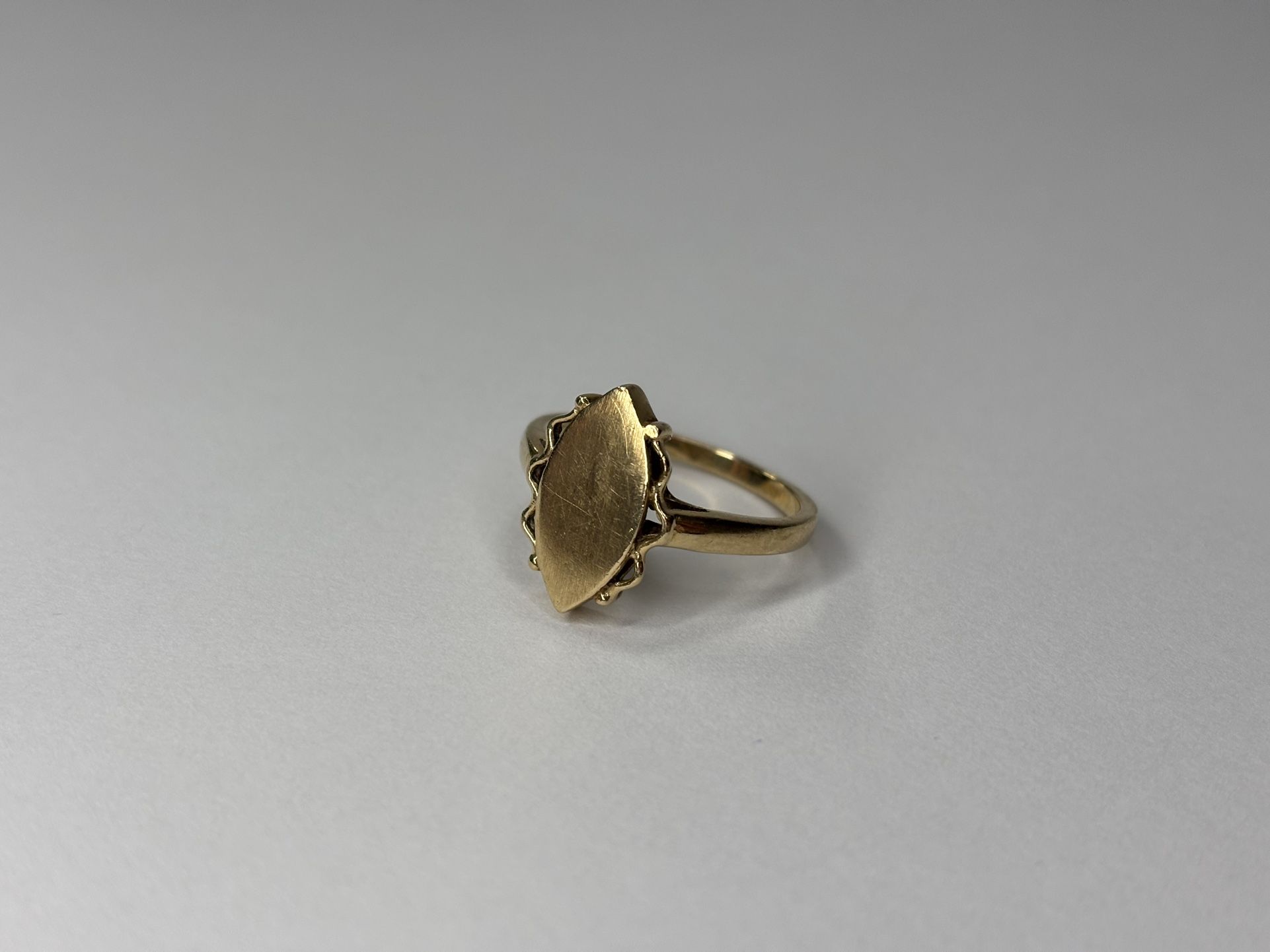 Vintage 10K Yellow Gold Marquise Shape Signet Ring