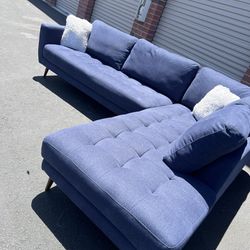 Beautiful Sectional Couch 🛋️🛋️🛋️🛋️