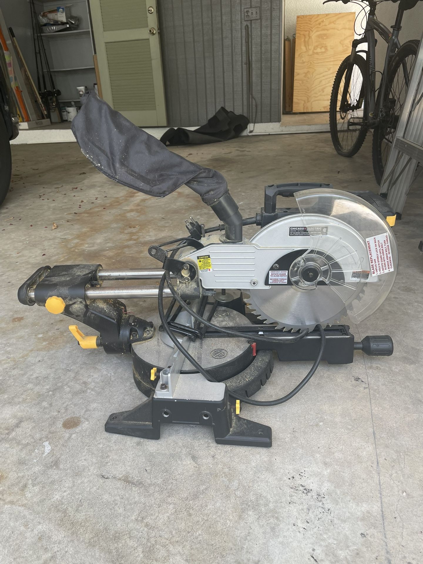 Sliding Compound Miter Saw