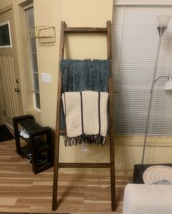 Handmade Rustic Blanket Ladder – Solid Wood