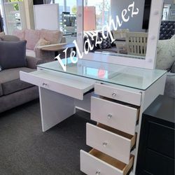 ✅️✅️ White Makeup vanity Set with Lighted Mirror (Stool not included)