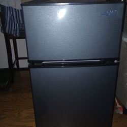 Arctic King Refrigerator/Freezer