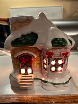vintage lighted ceramic Christmas snowhouse figurine from the "Christmas Around the World" collection (marked by ONI), typically produced in Taiwan du