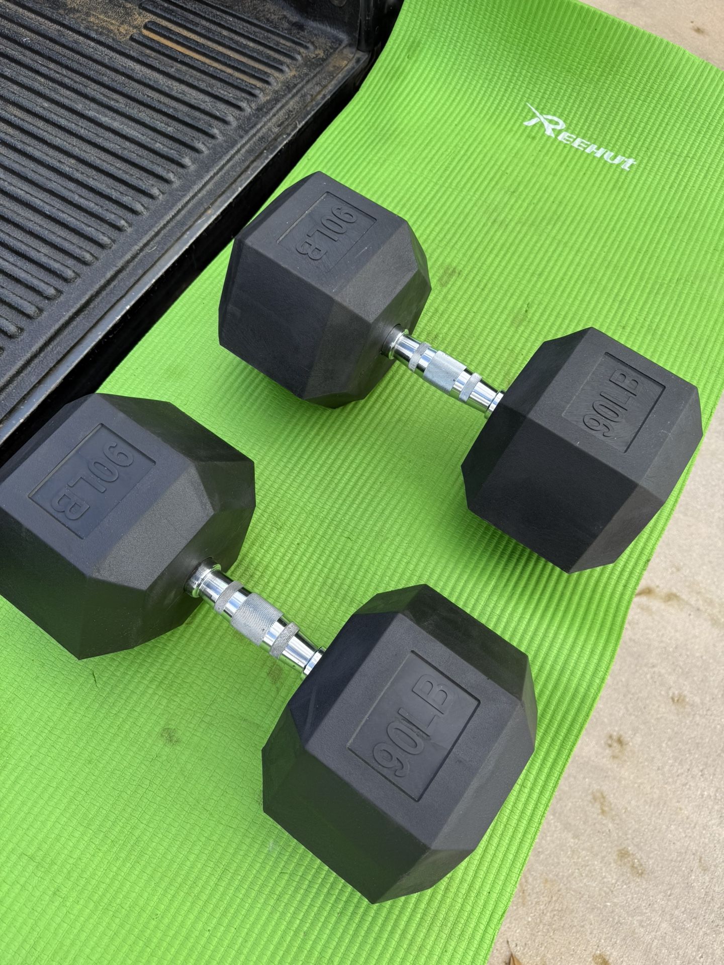 90 Pound Rubberized Dumbbells (180 Pound Total Weight)