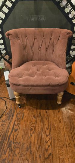 Accent chair brown velvet Victorian style