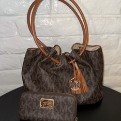 Michael Kors shoulder bag with signature MK 