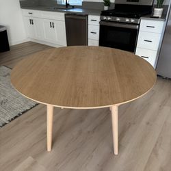 Like-New Natural Real Wood Table Set With 4 Chairs 