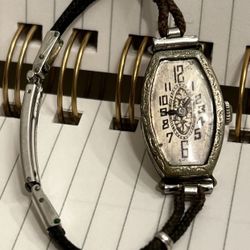 SWISS Watch Chaser Abra Moment 17 Yvel Sapphire Crown 14K Gold SWISS. The clock runs and stops