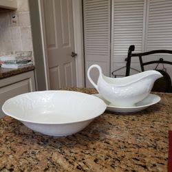 (NEVER USED) Vintage Strawberry & Vine Bone China  Serving Bowl & Gravy Boat