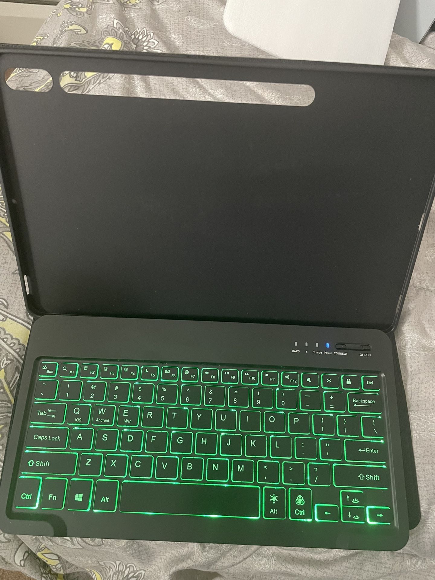 Bluetooth Backlit Keyboard & Case with S Pen Holder For Samsung Tab S7 FE , S7 Plus, S8 Plus 12..4 Inch