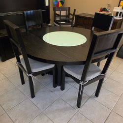 4 chairs dining table.