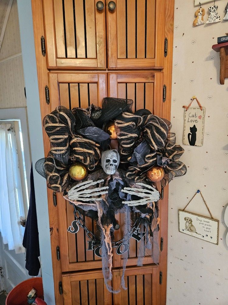 Halloween Skeleton Wreath