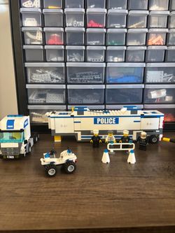 Lego Set 7743 police command truck