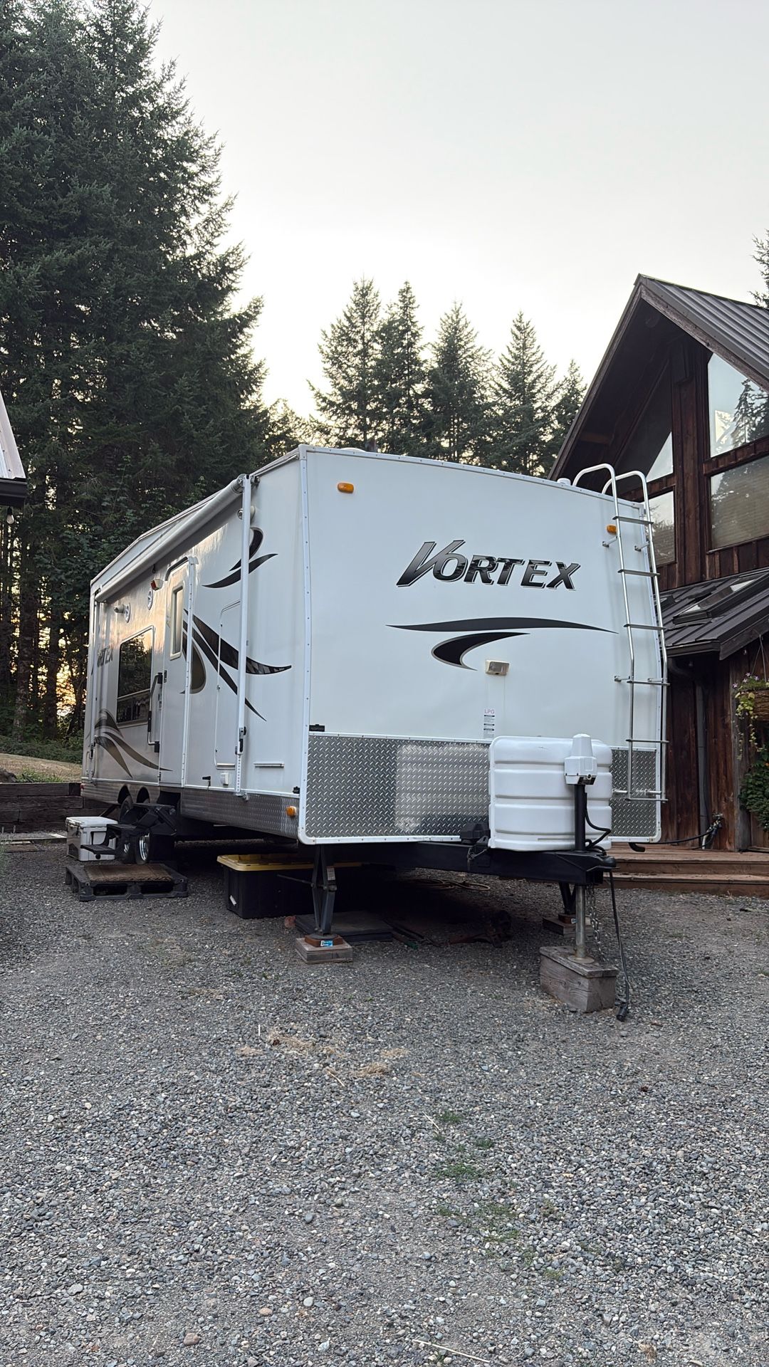 2004 Thor 24 ‘ toy hauler