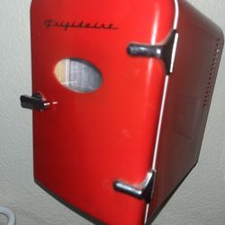 Mini Fridge 