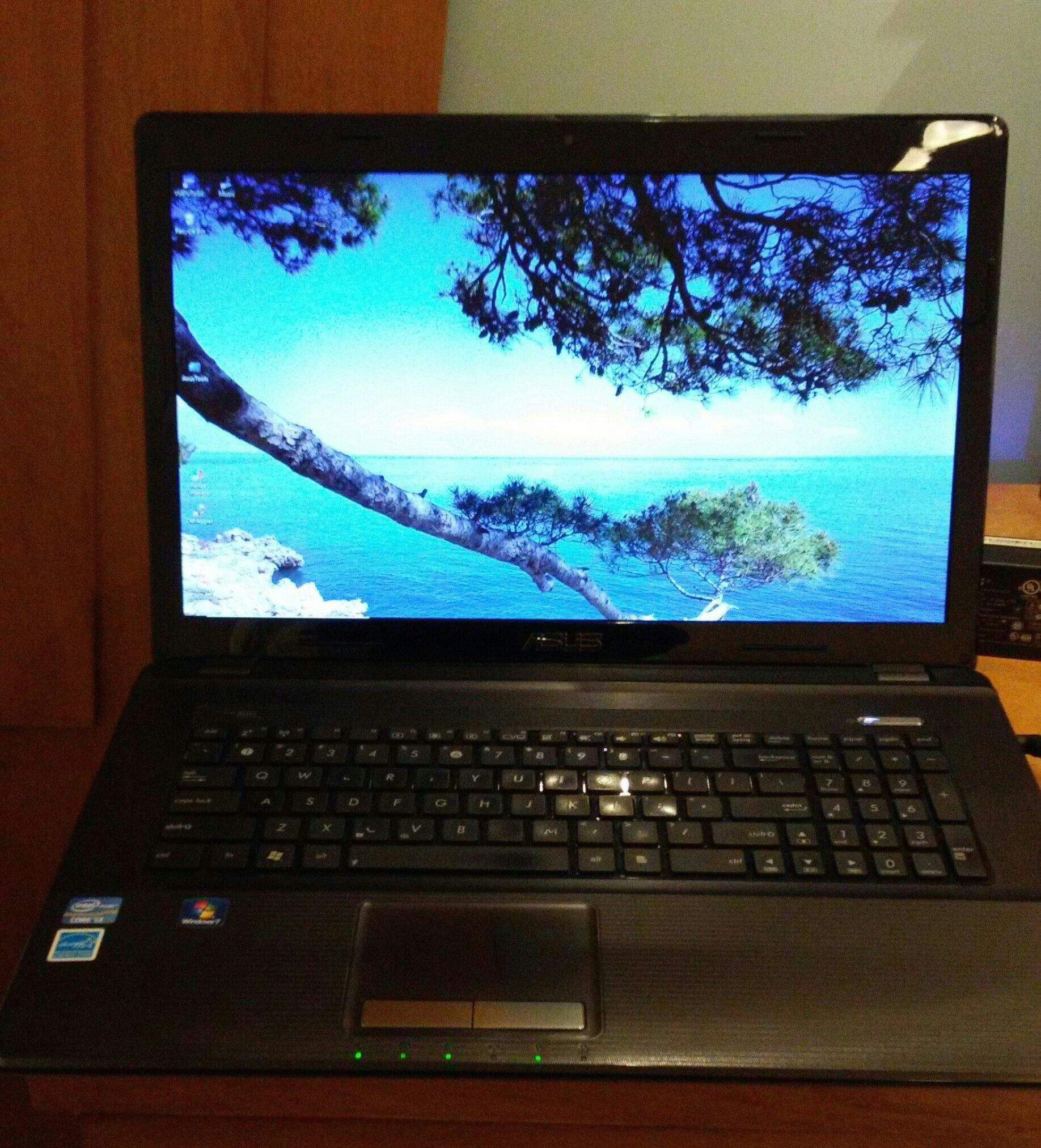 ASUS Notebook K73SD, 17.3", 500 GB (Windows 10 Home)