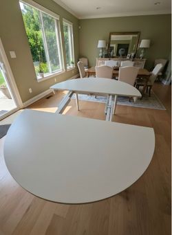 Living Spaces Expandable Dining Table – Like New – $230 OBO