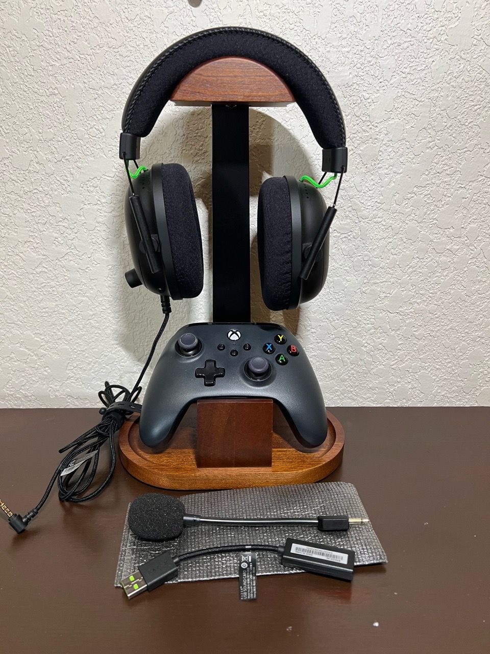 Razer BlackShark v2, grey Xbox controller for Sale in La Vernia, TX ...