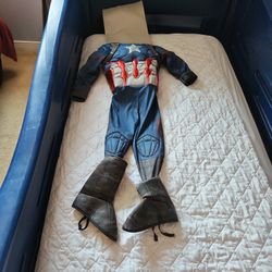 EUC - Captain America Costume.  Youth Small