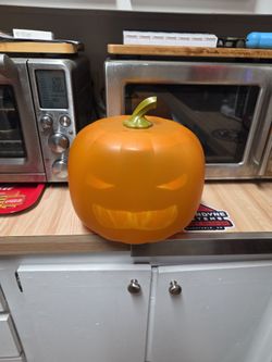 (New) Projection pumpkin sings light up face mode and lots of more goodies