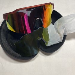 Polarized glasses with extra lens and case 