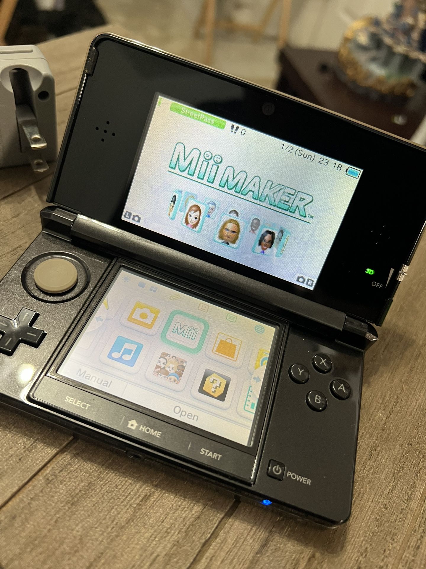 Nintendo 3DS Like New Super Clean Works Perfect. All Original Nintendo