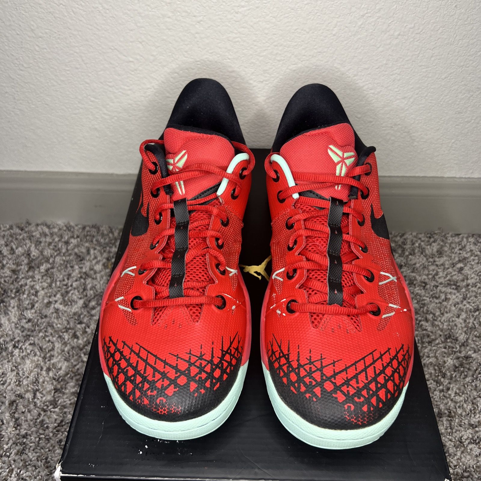 Size 11.5M- Nike Zoom Kobe Venomenon 4 * University Red* 