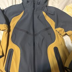 Nike Tech Jacket Size Adult Small (took tags off)