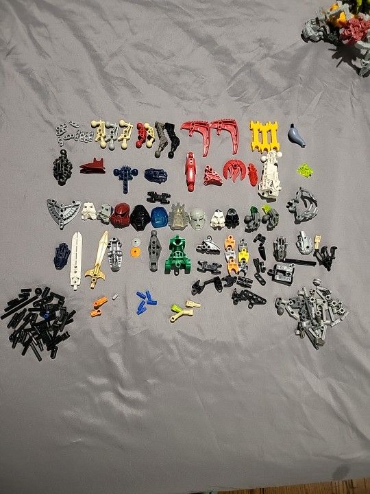 Bioncle Lot Loose And Miscellaneous Pieces Pre Owned