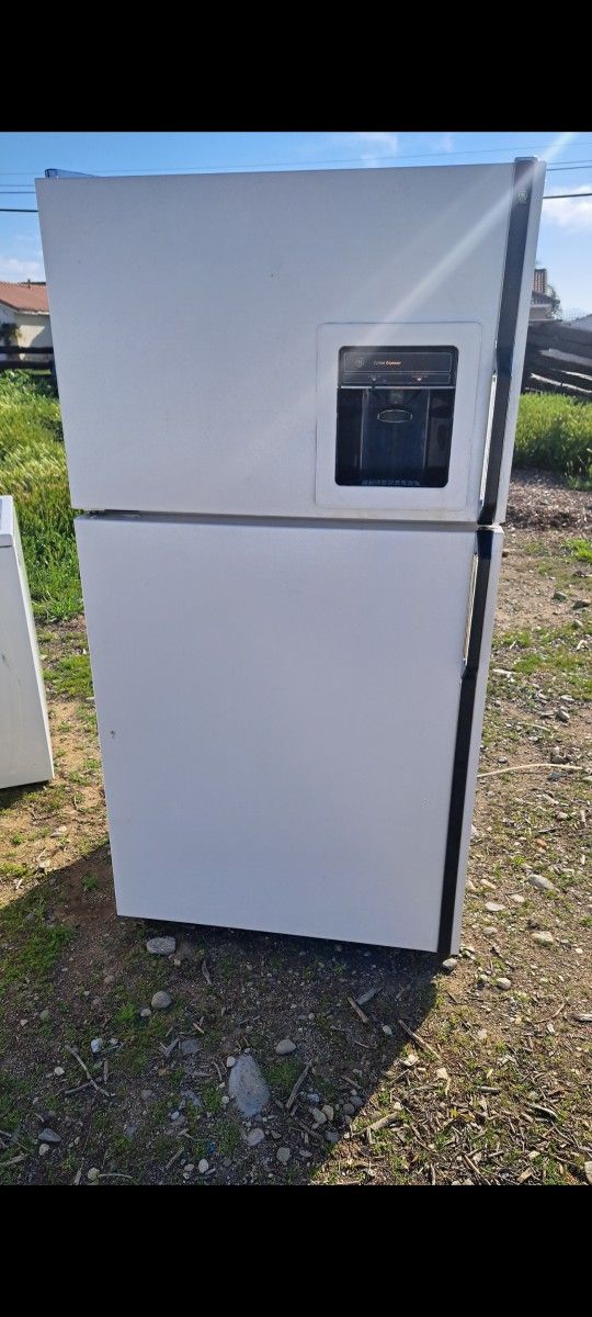Refrigerator 
