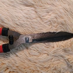 Medium Clippers For Yard Work Reduced For Quick Sale!