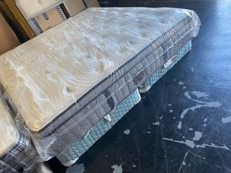 King mattress pillowtop and box springs