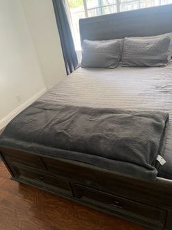 Queen Dark Wood Sleigh Bed with Storageu